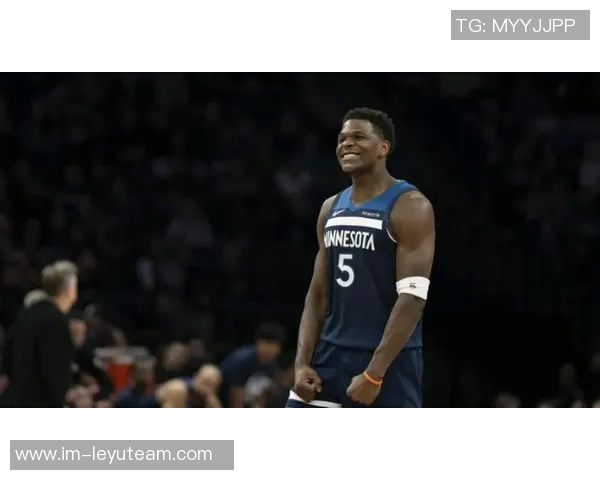 爱德华兹第三节火力全开9中7狂砍21分三节合计31分5篮板表现惊艳