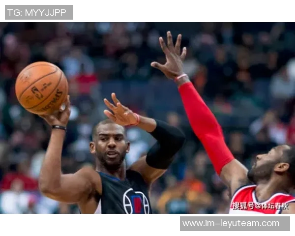 杰伦布朗谈遭遇包夹时的传球选择强调对队友的信任与团队合作的重要性